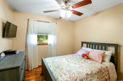 4 Barley Pl, Commack NY 11725-1412 exterior