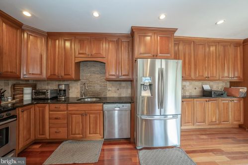 131 Linwood Ave, Ardmore PA 19003-2824 exterior