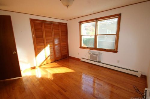 18 Earl St, Manchester CT  06040-4336 exterior