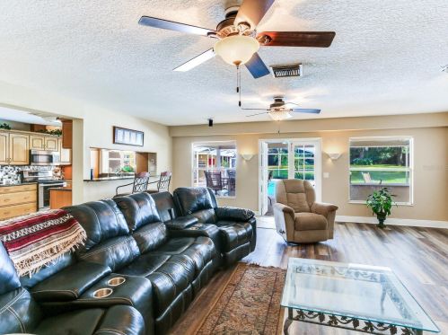 12607 51 St, Tampa FL 33619-1418 exterior