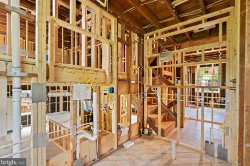 5121 Klingle St, Washington DC  20016-2654 exterior