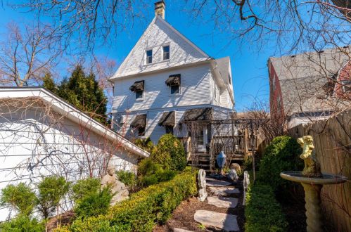 2597 Maryland Ave, Milwaukee WI 53211-3735 exterior