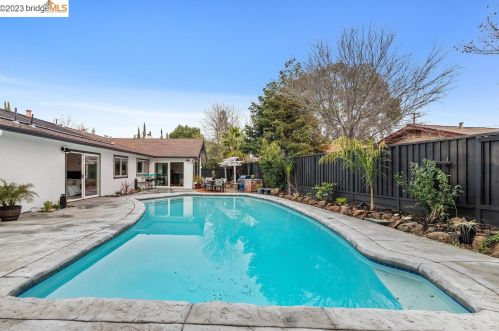 1735 Ancona Ct, Concord CA  94519-1524 exterior