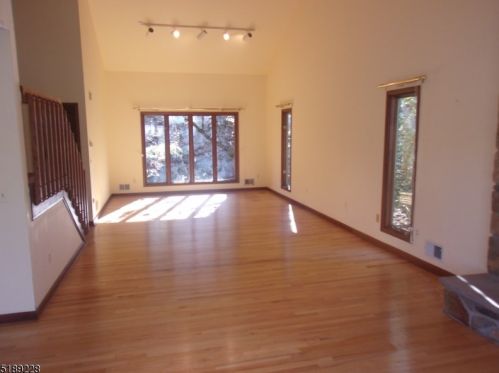 19 Cardinal Dr, Hackettstown, NJ 07840-3005