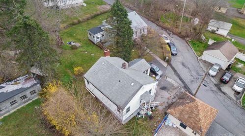 1 Ashwood Ter, Derby CT 06418-2101 exterior