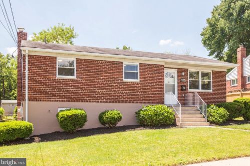 4706 Creek Shore Dr, Rockville MD  20852-2407 exterior