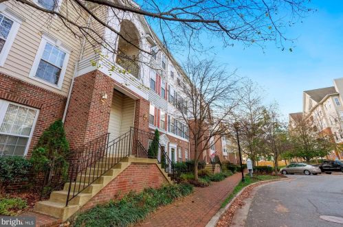 5074 Donovan Dr, Alexandria VA 22304-8690 exterior