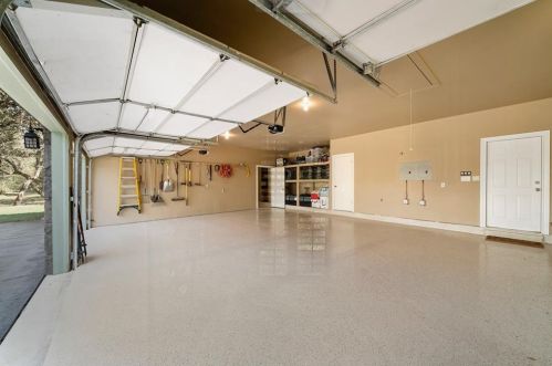 5703 Lockhill Rd, San Antonio TX 78240-1620 exterior