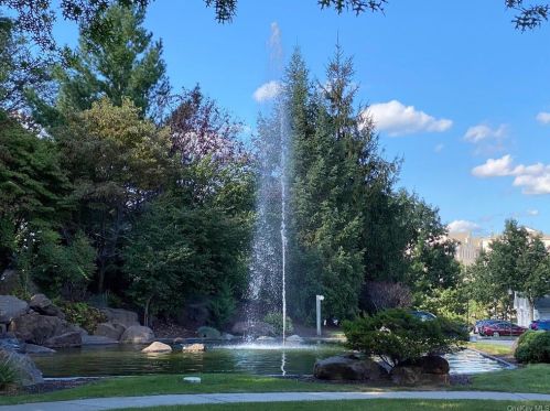 421 Viewpoint Ter, Peekskill, NY 10566-6208