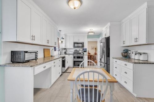 27 Ryefield, Enfield CT 06082-3935 exterior