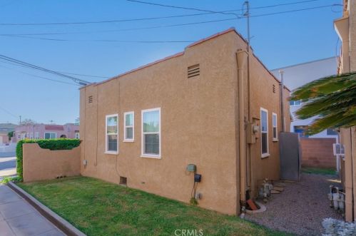 9827 Beach St, Bellflower CA  90706-5917 exterior