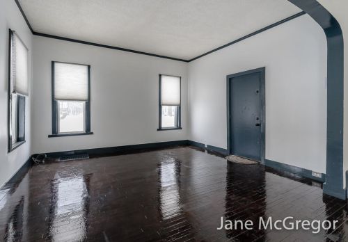 709 Apple Ave, Meskegon MI 49442-3648 exterior