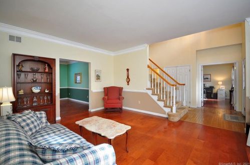 100 Pierce Blvd, Windsor CT 06095-1787 exterior