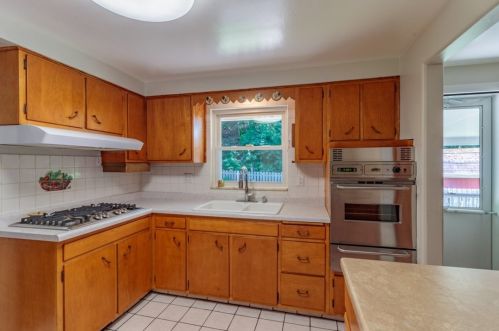 1216 Commercial St, Pittsburgh PA 15218-1102 exterior