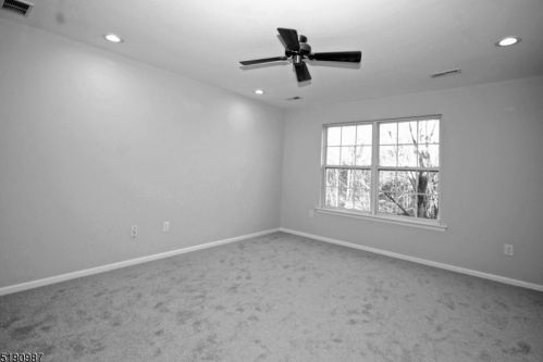 16 Springholm Dr, Berkeley Heights NJ  07922-2700 exterior