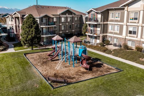 8242 Corinth Rd, Sandy UT 84070-2082 exterior