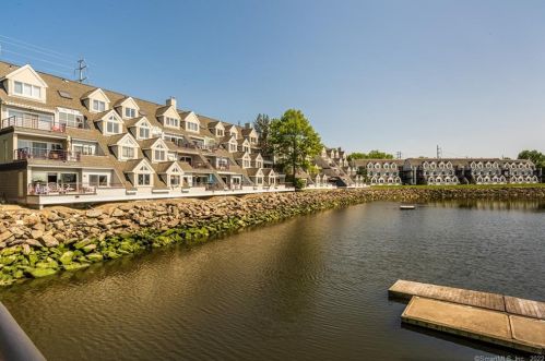 324 Popes Island Rd, Milford CT 06461-1750 exterior