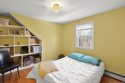 124 Center St, Windsor Locks CT 06096-2708 exterior