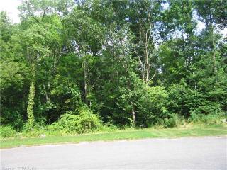 40 Oaklawn Dr, Winsted, CT 06063-3308