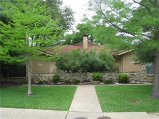 9157 Villa Park Cir, Dallas TX  75225-2007 exterior