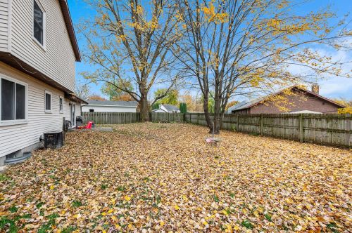 3229 Brookshire Dr, Grand Rapids MI 49508-2422 exterior