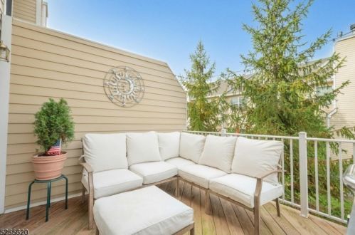 5 Cicely Ct, Sparta NJ  07871-8604 exterior