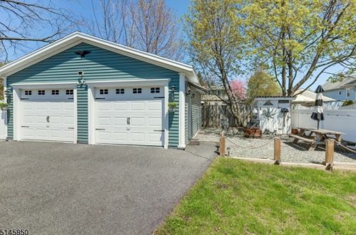 18 Hamilton St, Bloomingdale NJ 07403-1731 exterior