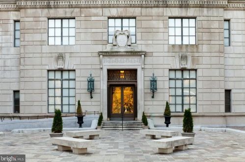 232 21st St, Philadelphia PA  19103-4831 exterior