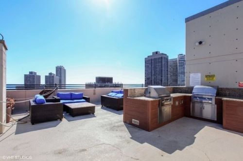 2754 Hampden Ct, Chicago IL  36200-1612 exterior