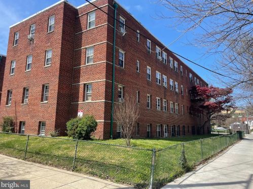 20 Chesapeake St, Washington, DC 20032-2828