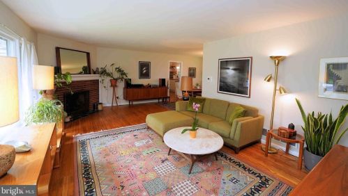 56 Roxboro Rd, Trenton NJ  08648-3925 exterior