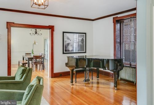 5800 Greene St, Philadelphia PA  19144-2704 exterior