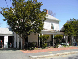 379 Austin St, Newton, MA 02465-2526