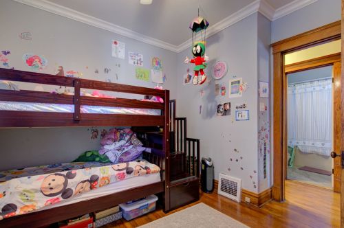 3817 Bernard St, Chicago IL 60618-3230 exterior