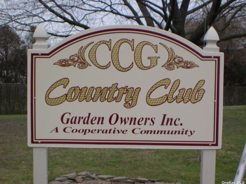 63 Farber Dr, Babylon NY  11704-5124 exterior