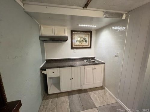 52 Chapel St, Derby CT 06418-2107 exterior