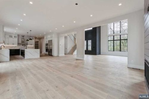 32 Pleasant St, Haworth NJ  07641-1929 exterior