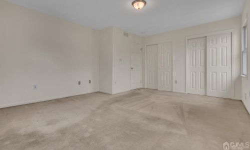 4 Rockoff Ct, Edison NJ  08837-3000 exterior