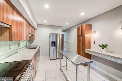 527 Wilkes St, Alexandria VA  22314-3723 exterior