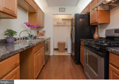 33 Drewes Ct, Trenton NJ  08648-2627 exterior