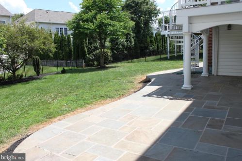 204 Deep Trail Ln, Rockville MD  20850-7753 exterior