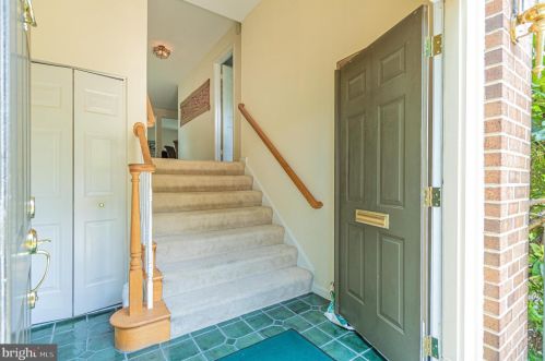 5824 Edson Ln, Rockville, MD 20852-2933