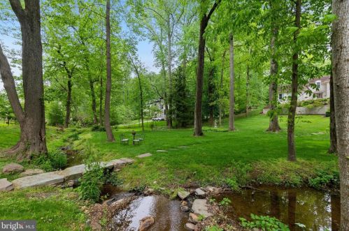 8751 Brook Rd, Mc Lean VA  22102-1507 exterior