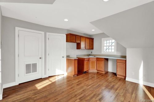 855 Bennaville Ave, Bham MI  48009-3668 exterior