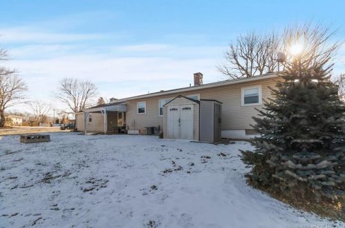 80 Hillcrest Ave, Derby CT 06418-2232 exterior