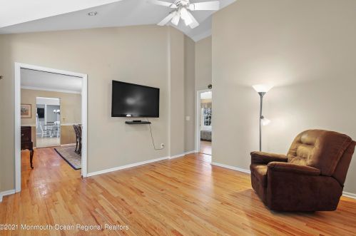 14 Burdge Dr, Middletown NJ 07748-1860 exterior