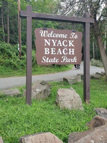 108 Rdg Rd, Valley Cottage NY 10989-2465 exterior