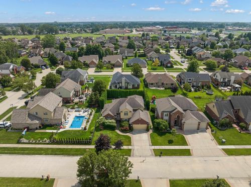 21192 Strawberry Hills Dr, Macomb Township MI 48044-2277 exterior