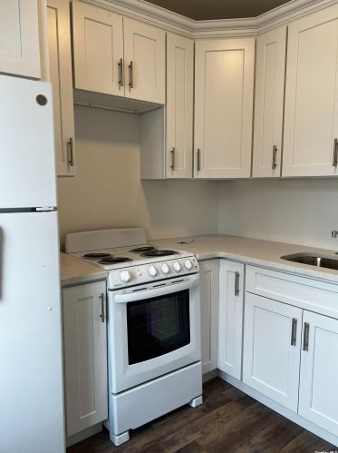 209 Cedar St, Valley Stream NY 11580-4907 exterior