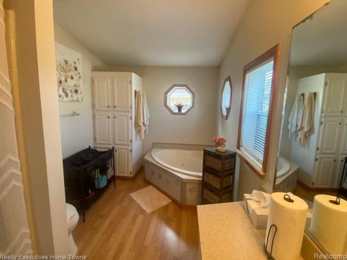 45778 Bonaventure Dr, Macomb Township MI 48044-6021 exterior